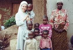 Adopcja Serca, s. Hanna z sierotami w Ruhango, Ruanda, Afryka centralna.