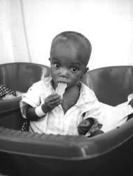 W obozie dla sierot w Buhimba (Zair)