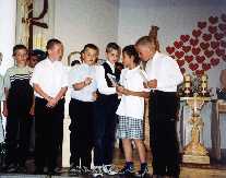 Chopcy z kl. V h bior udzia w programie pomocy dla sierot Adopcja Serca