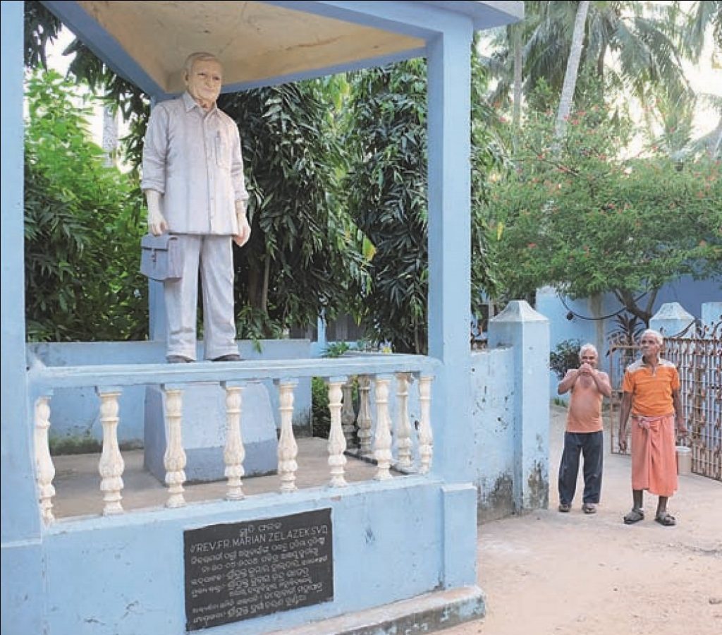 Pomnik Sługi Bożego o. Mariana Żelazka w Puri w Indiach