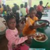 Święta Bożego Narodzenia i pielgrzymka dla 400 dzieci z Abong-Mbang Ruch Maitri pomoc Afryce Adopcja Serca 03