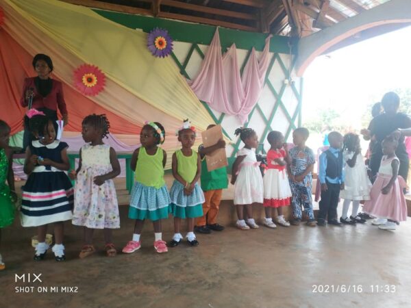 Święta Bożego Narodzenia i pielgrzymka dla 400 dzieci z Abong-Mbang Ruch Maitri pomoc Afryce Adopcja Serca 02