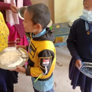 wyposażenie kuchni codzienny obiad głodnych nakarmić Adopcja Serca Ruch Maitri pomoc ubogim pomoc dzieciom pomoc głodującym dożywianie Nepal 02