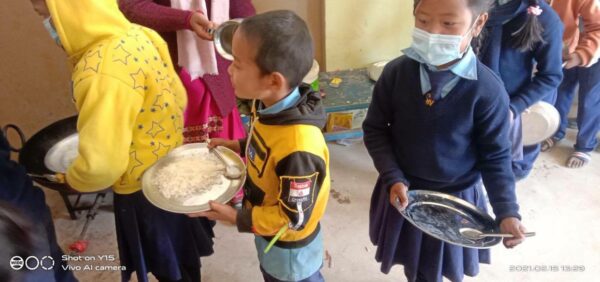wyposażenie kuchni codzienny obiad głodnych nakarmić Adopcja Serca Ruch Maitri pomoc ubogim pomoc dzieciom pomoc głodującym dożywianie Nepal 02