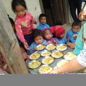 dożywianie najbiedniejszych dzieci Nepal Ruch Maitri Adopcja Serca 01