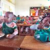 ianie dzieci z przedszkola w Essiengbot w Kamerunie 01 Pomoc Afryce Adopcja Serca 08