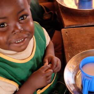 Dożywianie dzieci z przedszkola w Essiengbot w Kamerunie 01 Pomoc Afryce Adopcja Serca 01