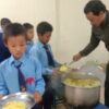 Ratowanie dzieci przed głodem: posiłek dla 70 uczniów z Gorkha pomoc Afryce Adopcja Serca Ruch Maitri Nepal pomoc ubogim 02