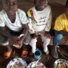 Dożywianie dzieci z przedszkola w Essiengbot w Kamerunie 01 Pomoc Afryce Adopcja Serca 04
