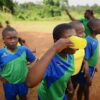 Jedzenie dla dzieci z Zespołu Szkół św. Mukassa w Koudandeng Ruch Maitri Adopcja Serca Adopcja Duchowa pomoc Afryce pomoc ubogim 04