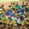 Jedzenie dla dzieci z Zespołu Szkół św. Mukassa w Koudandeng Ruch Maitri Adopcja Serca Adopcja Duchowa pomoc Afryce pomoc ubogim 02
