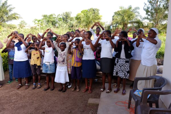 Adopcja Duchowa - szkolenia dla młodzieży w Atok w Kamerunie pomoc ubogim Adopcja Serca pomoc Afryce Stowarzyszenie Maitri 01