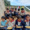 Wyposażenie kuchni dla akcji dożywiania dzieci w Nepalu pomoc ubogim Adopcja Serca Maitri 09