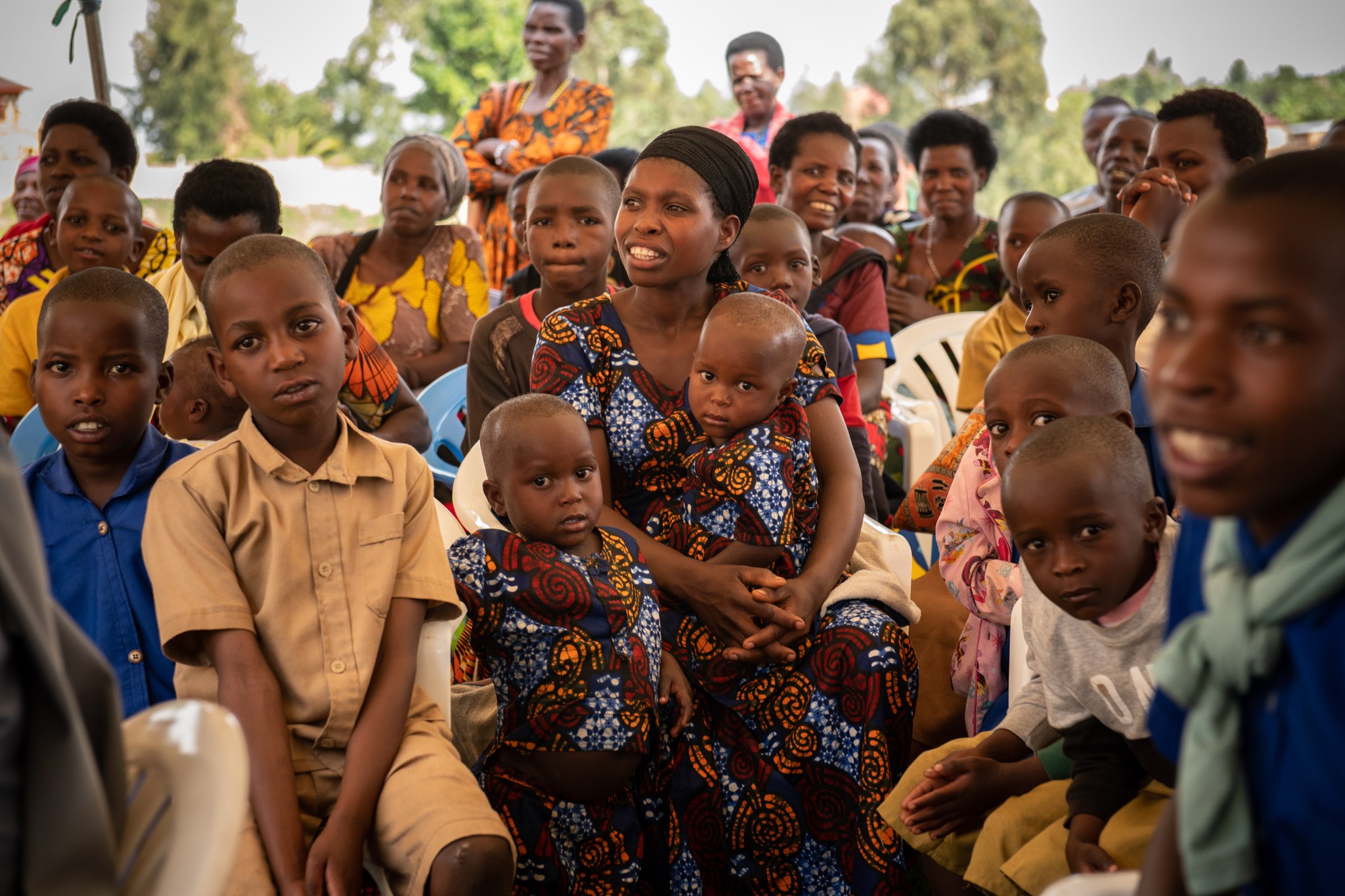Podopieczni Adopcji Serca oraz ich rodzice i opiekunowie w Kibeho w Rwandzie.