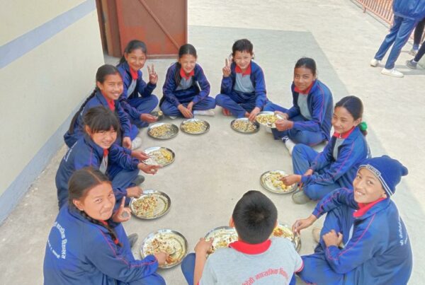 Akcja dożywiania najbiedniejszych dzieci z Kulekhani w Nepalu Maitri Adopcja Serca Adopcja Duchowa 02