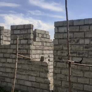 Budowa domu dla współpracownika Adopcji Serca w Rutshuru w DR Kongo pomoc Afryce Adopcja Serca Maitri Adopcja duchowa pomoc ubogim 01
