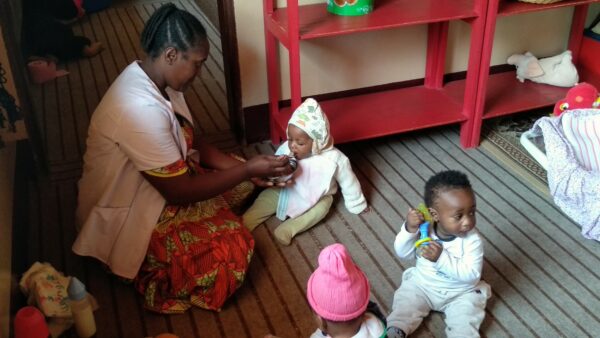 Dofinansowanie dożywiania oraz pobytu w żłobku dla dzieci z biednych rodzin z Bertoua w Kamerunie Adopcja Serca Adopcja Maitri dożywianie Adopcja duchowa pomoc ubogim 02