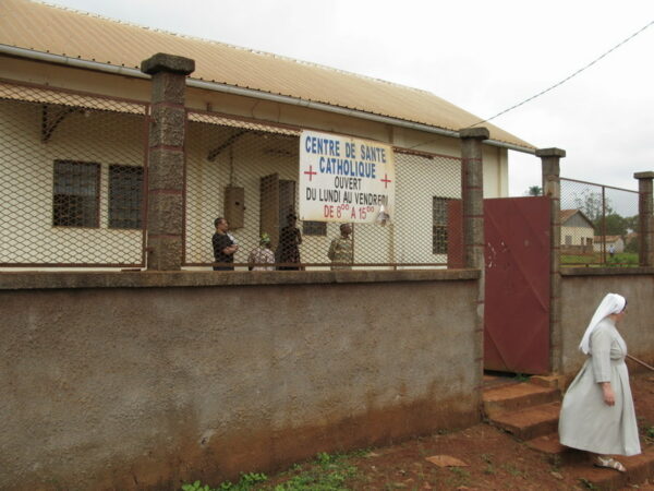 Duchaczki proszą o zakup leków dla ośrodka zdrowia w Abong Mbang Adopcja Serca Adopcja duchowa Adopcja Maitri pomoc ubogim pomoc Afryce 01