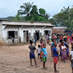 Budowa kuchni i dostęp do czystej wody w szkole z Madagaskaru - Adopcja Serca Maitri werbiści pomoc Afryce pomoc ubogim Adopcja Duchowa 05