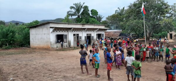 Budowa kuchni i dostęp do czystej wody w szkole z Madagaskaru - Adopcja Serca Maitri werbiści pomoc Afryce pomoc ubogim Adopcja Duchowa 05