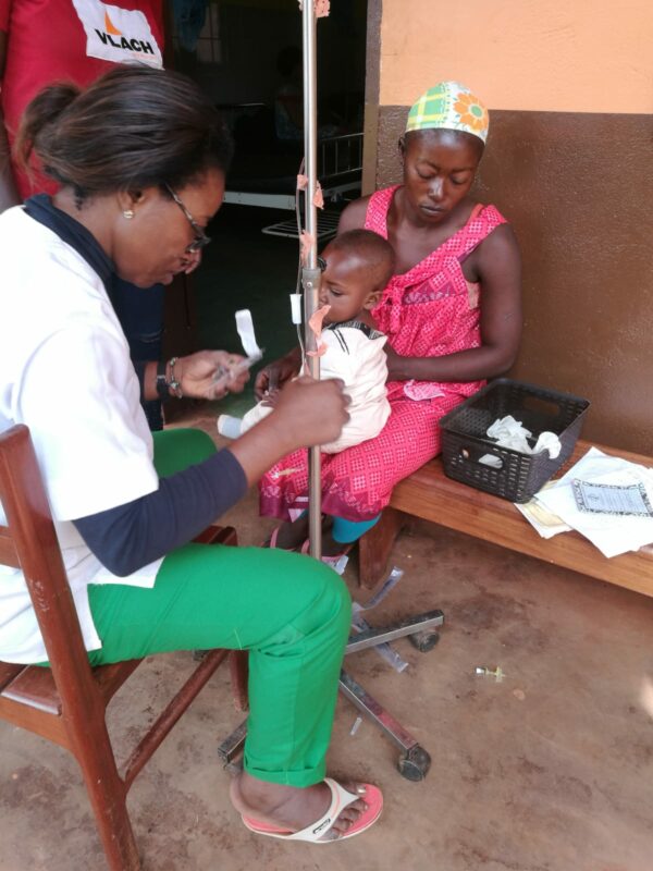 Dofinansowanie zakupu leków dla przychodni zdrowia w Djouth w Kamerunie Adopcja Serca Maitri Adopcja Duchowa pomoc Afryce 08