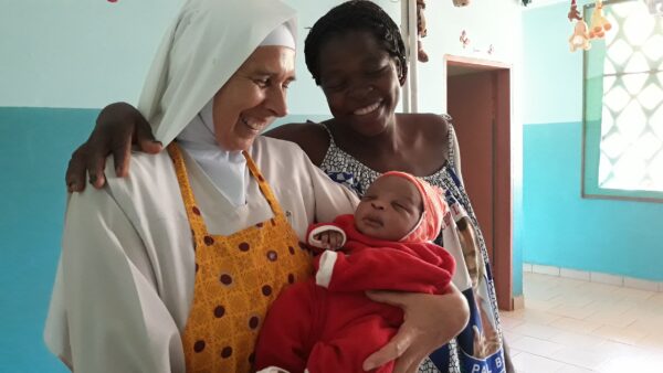 Dożywianie niemowląt oraz chorych sierot w Ośrodku Zdrowia w Buraniro
