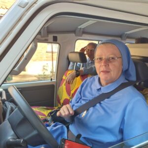 Kanoniczki proszą o zakup opon do ambulansu dla Ośrodka Zdrowia w Buraniro  w Burundi pomoc Afryce pomoc ubogim Adopcja Serca jałmużna Adopcja duchowa Maitri 01
