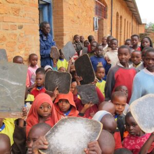 Zeszyty dla dzieci z ubogich rodzin z Burundi na rok szkolny 2025/2026 pomoc Afryce Adopcja Serca Maitri pomoc ubogim Adopcja Duchowa jałmużna 02