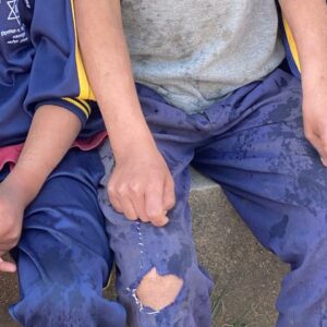 Podaruj ubrania dzieciom w Nepalu pomoc ubogim Adopcja Serca Nepal jałmużna Maitri pomaga dobroczynność 04