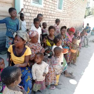 Budowa kurnika i założenie hodowli kurczaków dla sierocińca AFEOA w Lubumbashi 01 pomoc ubogim pomoc Afryce Adopcja Serca jałmużna Adopcja Duchowa DR Kongo 01