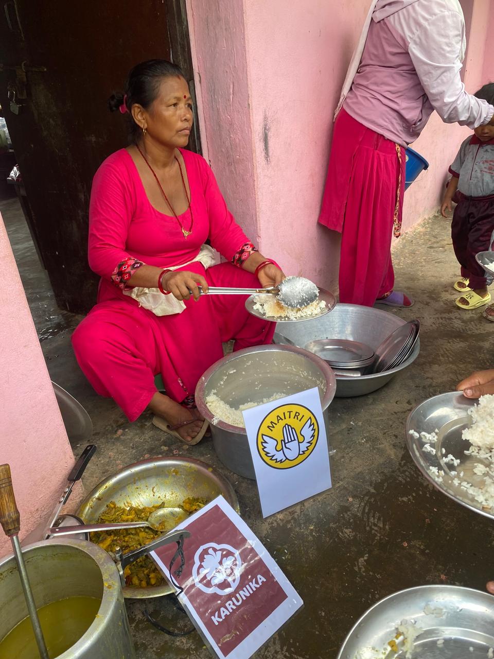 Codzienny posiłek dla 420 dzieci żyjących w skrajnej nędzy w Nepalu - pomóż najbiedniejszym pomoc ubogim pomoc w Nepalu Adopcja Serca Adopcja duchowa jałmużna dożywianie posiłek w szkole 01