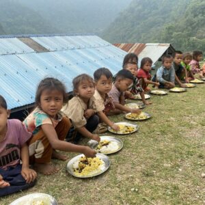 Codzienny posiłek dla 420 dzieci żyjących w skrajnej nędzy w Nepalu - pomóż najbiedniejszym pomoc ubogim pomoc w Nepalu Adopcja Serca Adopcja duchowa jałmużna dożywianie posiłek w szkole 03