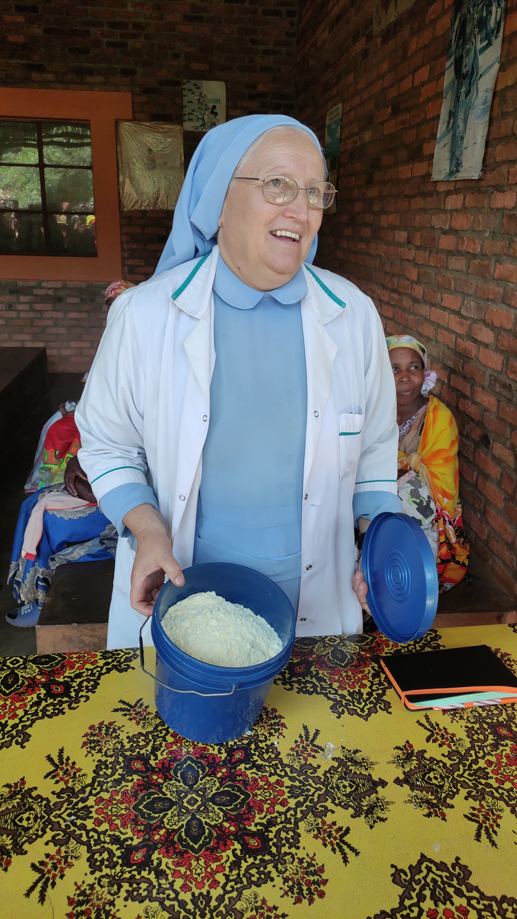 Dożywianie chorych w Ośrodku Zdrowia w Buraniro w 2026 roku Adopcja Serca Maitri Adopcja duchowa jałmużna pomoc ubogim pomoc Afryce Burundi Siostry Kanoniczki 03