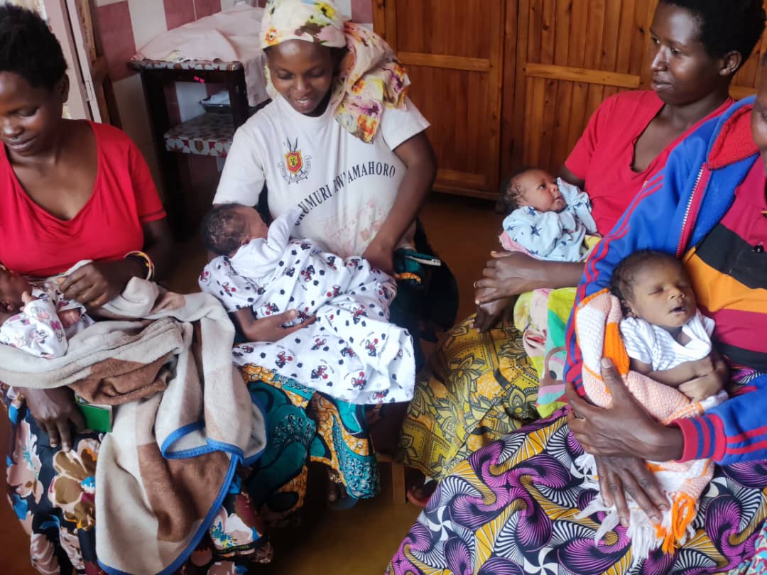 Dożywianie chorych w Ośrodku Zdrowia w Buraniro w 2026 roku Adopcja Serca Maitri Adopcja duchowa jałmużna pomoc ubogim pomoc Afryce Burundi Siostry Kanoniczki 02