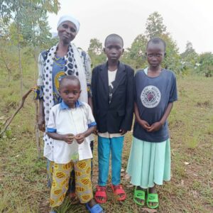 Budowa domu dla samotnej matki z trójką dzieci - Gitega, Burundi, Siostry Karmelitanki Adopcja Serca Maitri Adopcja duchowa jałmużna pomoc ubogim pomoc Afryce pomoc biednym pomagam 02