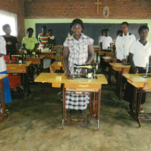 Zakup narzędzi pracy dla 28 absolwentów szkół zawodowych z Gitega pomoc Afryc Adopcja Serca Maitri Adopcja duchowa jałmużna pomoc ubogim pomoc studentom pomoc bezrobotnym Burundi 01