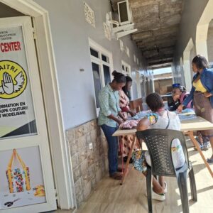 Szansa na samodzielność - szkolenie zawodowe dziewcząt w DR Kongo Maitri Adopcja Serca Adopcja Duchowa jałmużna pomoc ubogim 01