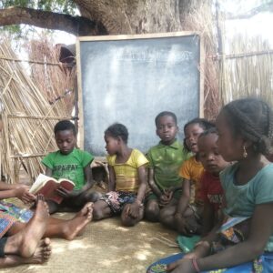 Budowa 6-klasowego budynku szkolnego dla szkoły podstawowej w Mananjary (Madagaskar) Adopcja Serca Maitri Adopcja duchowa pomoc Afryce Madagaskar pomoc ubogim werbiści misjonarze pomoc dzieciom edukacja Trzeciego Świata 02