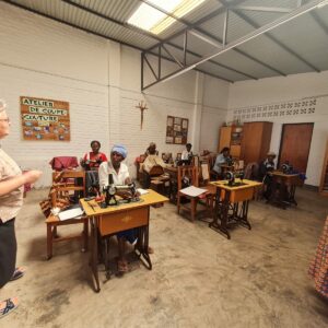 Zakup narzędzi pracy dla absolwentów szkoły zawodowej w Minkama - pomoc Afryce pomoc ubogim Adopcja Serca Maitri Adopcja Duchowa jałmużna Kamerun 01