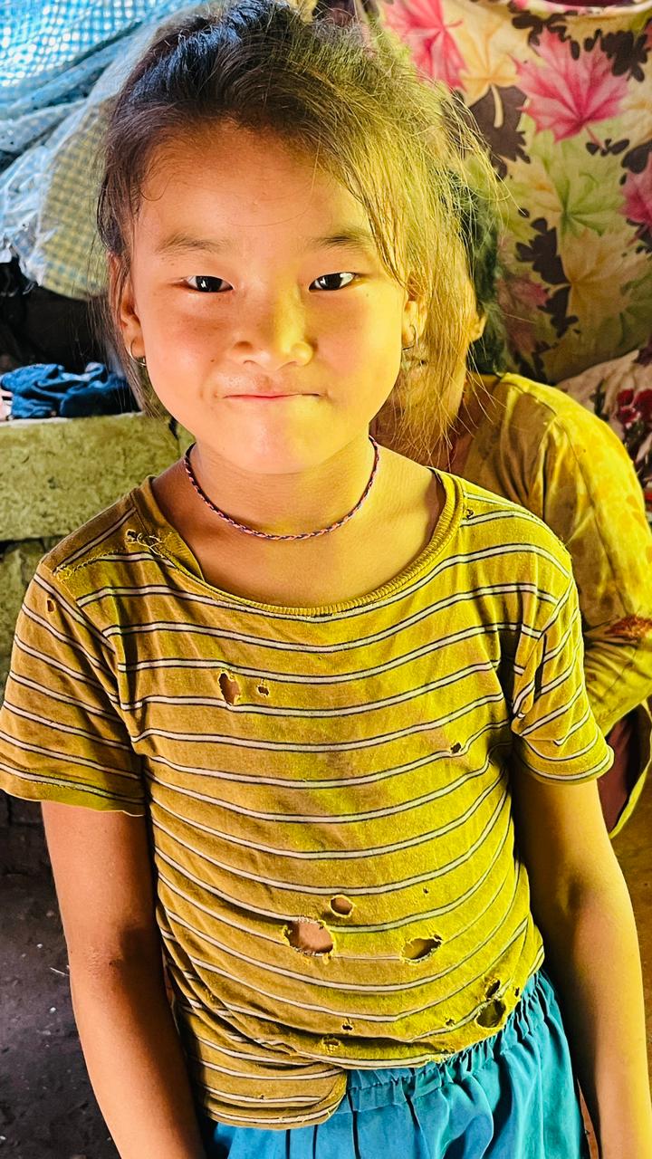 Ubranie dla ubogich dzieci z Nepalu Maitri Adopcja Serca Adopcja duchowa jałmużna pomoc ubogim pomoc dzieciom 01