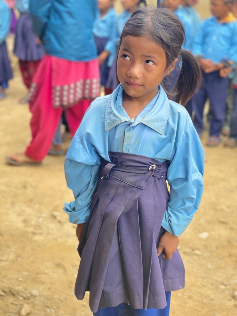 Ubranie dla ubogich dzieci z Nepalu Maitri Adopcja Serca Adopcja duchowa jałmużna pomoc ubogim pomoc dzieciom 03