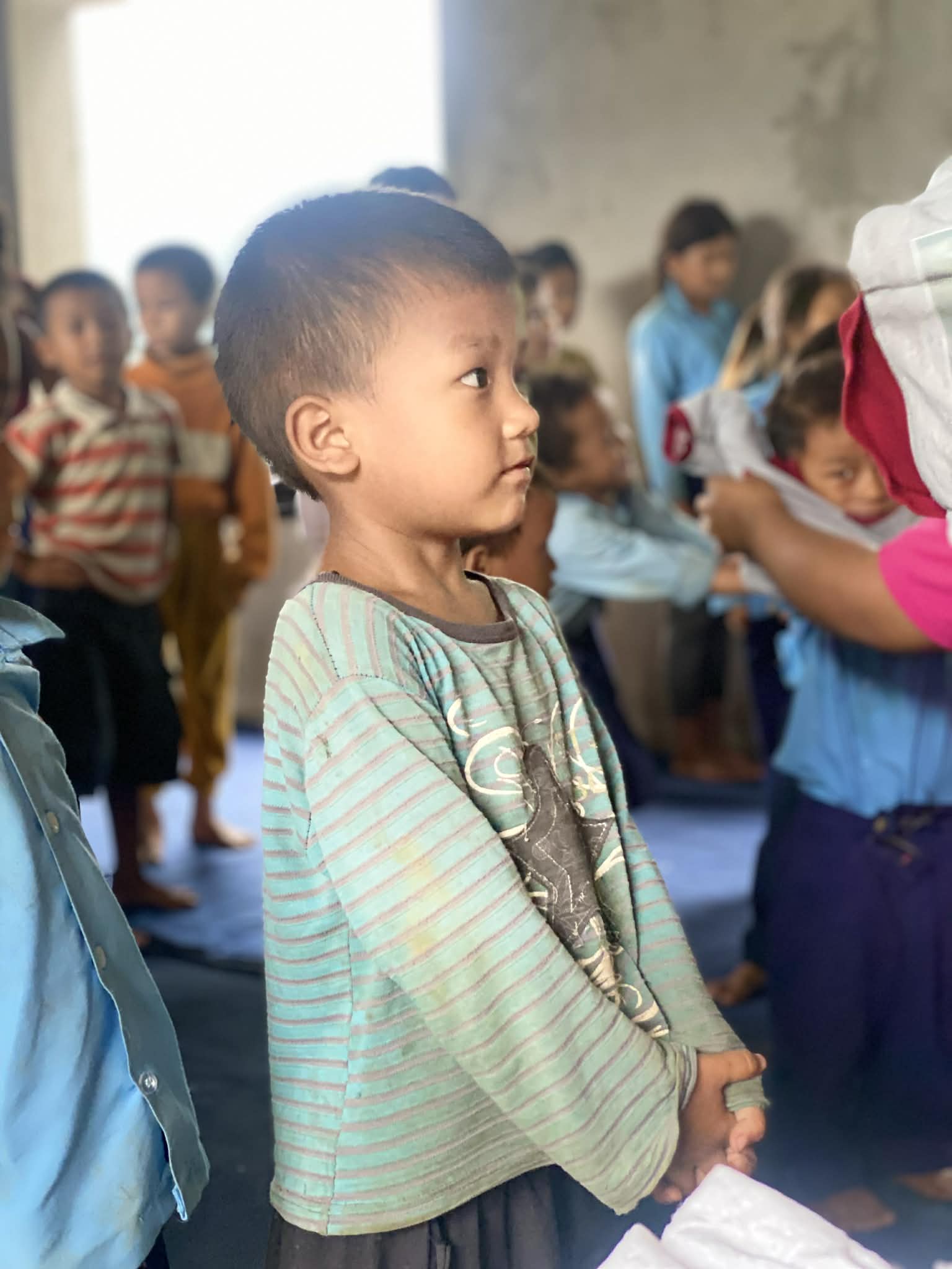 Ubranie dla ubogich dzieci z Nepalu Maitri Adopcja Serca Adopcja duchowa jałmużna pomoc ubogim pomoc dzieciom 04