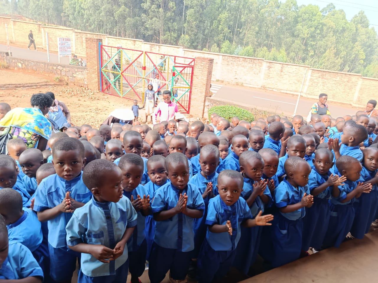 Posiłki dla 250 dzieci w Burundi. Pomoc dla przedszkola „Dzieciątka Jezus” pomoc Afryce pomoc ubogim Maitri Adopcja Serca Adopcja duchowa jałmużna pomoc dzieciom Burundi 08